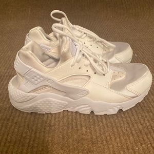 Nike air huarache size 8 (fits more like 7/7.5) running cushion sneakers